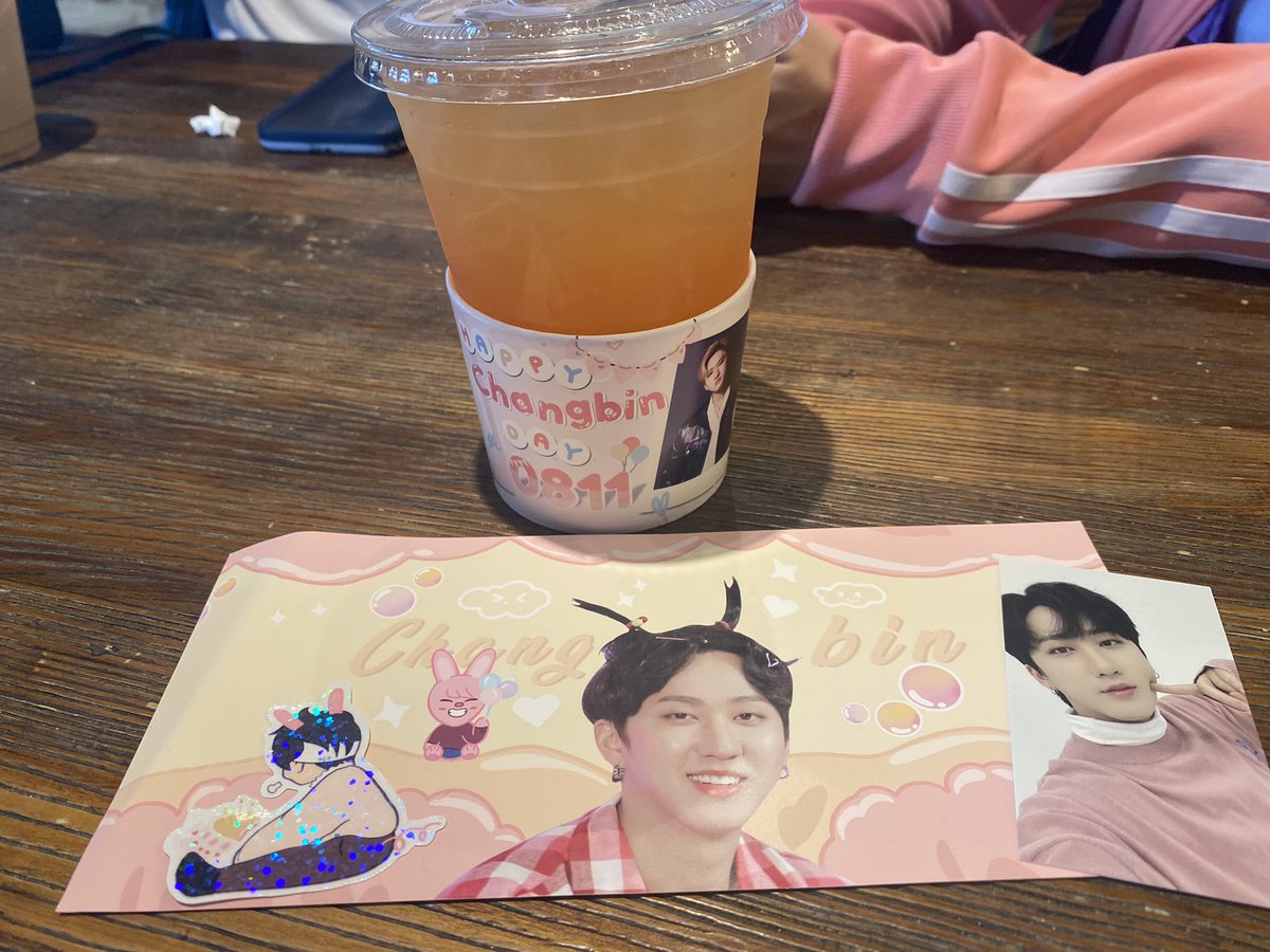🐻- second event of the day! Thank you @cafelovestay! The event is so adorably decorated!!! #LoveyDoveyChangbin