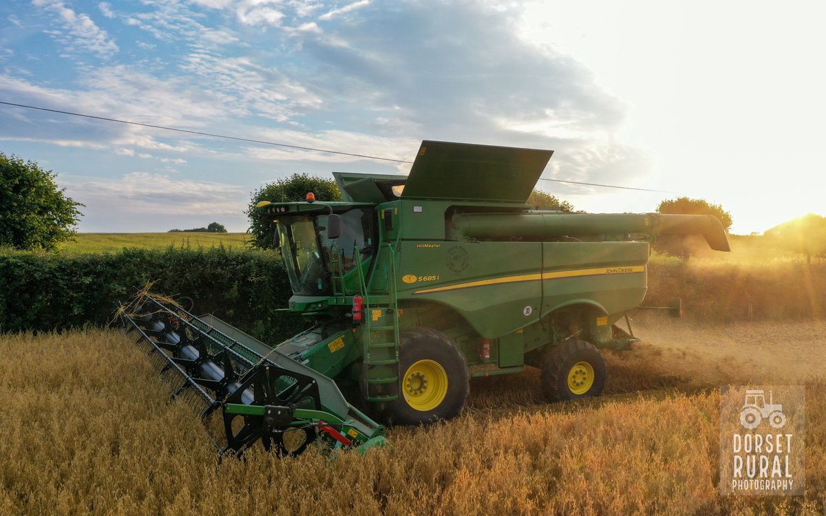 Dorset Rural Photography (@dorsetruralphto) on Twitter photo Scott from Field Barn & Hedge End Farms at the wheel, cutting some Oats last week in the <a href="/JohnDeere/">John Deere USA</a> S685i combine from <a href="/smartagservices/">SmartAgServicesLtd</a> #harvest2021 #harvest #johndeeres685i #oats #sunset #dorsetfarming #dorsetharvest #dorset #FarmingUK Scott from Field Barn & Hedge End Farms at the wheel, cutting some Oats last week in the <a href="/JohnDeere/">John Deere USA</a> S685i combine from <a href="/smartagservices/">SmartAgServicesLtd</a> #harvest2021 #harvest #johndeeres685i #oats #sunset #dorsetfarming #dorsetharvest #dorset #FarmingUK
