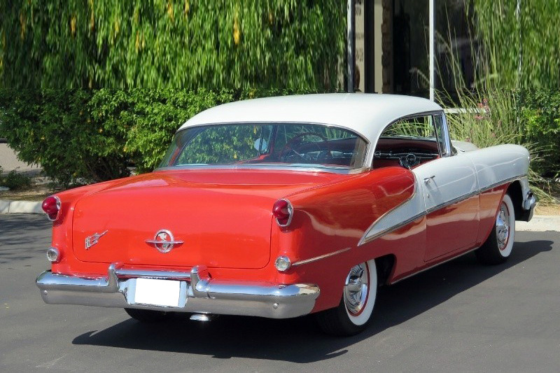 Mercomatic's tweet photo. 1955 #Oldsmobile #Super88 #Holiday Coupe; 324 cid, 4 bbl, 202 hp; 4-speed Hydramatic; The intermediate of three models with five body styles offered. To create the Super 88, the Olds 98 engine was placed in an 88 Series body. In addition, it had some added external chrome https://t.co/N5r8aUjfFG