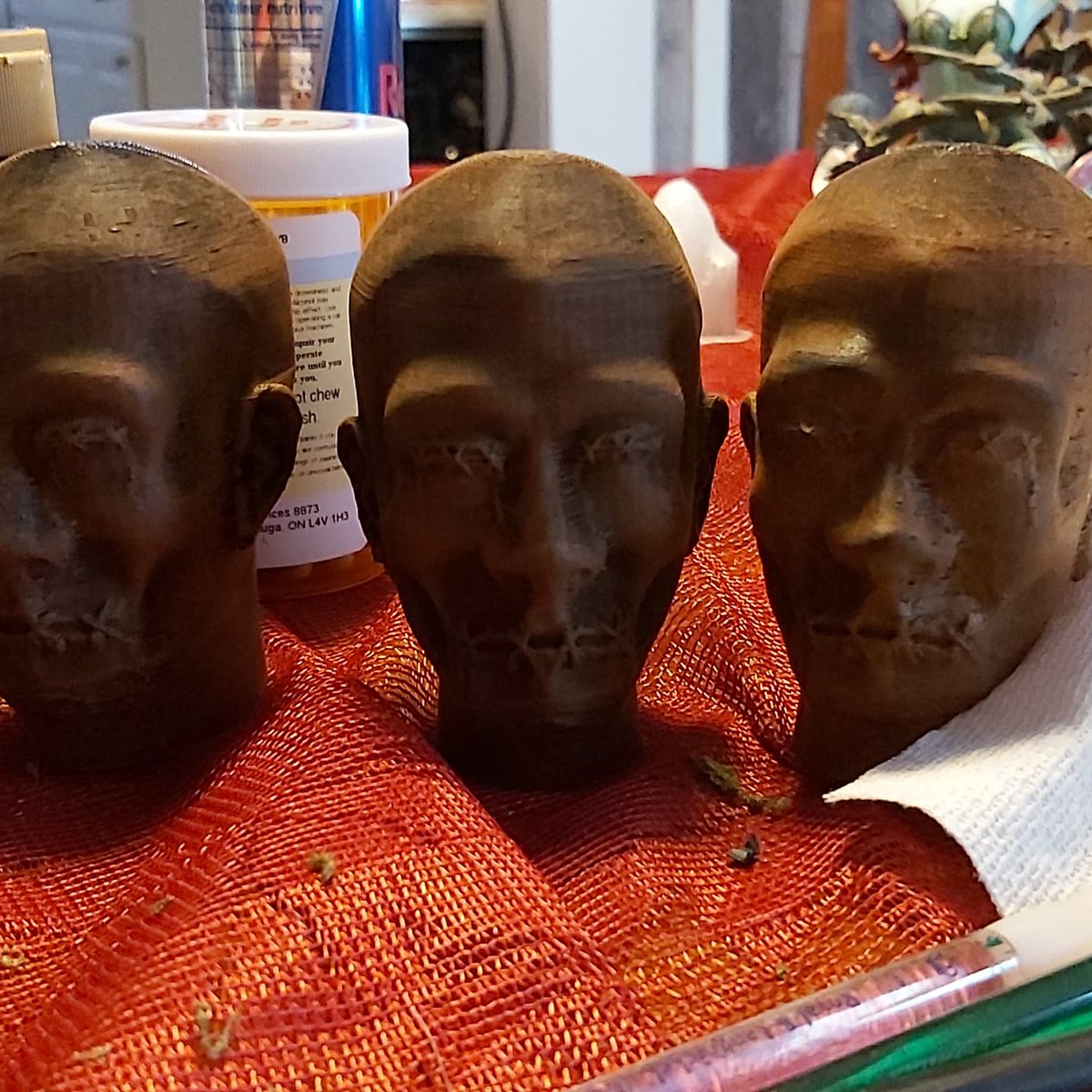 FatMikeArt1's tweet photo. A bit of details to make them pop! And then hair! And then up for sale
.
.
.
.
#fatmikeart #alwaysworking #artist #sideshowgaffs #gaff #shrunkenhead #3dprinting #3dprint #railwaycityproud #stthomasproud #influencer #geekpunk #artistlife #oddities #sideshow https://t.co/qDtAZJSJMj