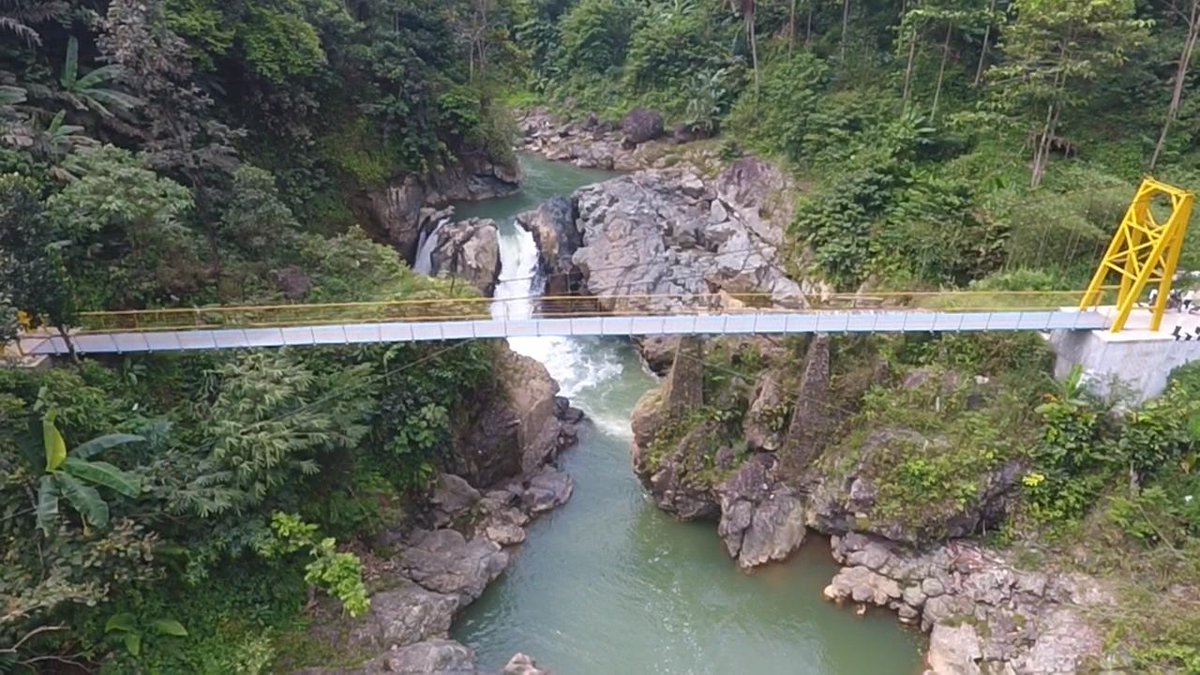 RelawanKampung's tweet photo. Alhamdulillah, memasuki usia 7 bulan Jembatan Gantung Curug Bandung donasi PT Chandra Asri di Cikotok Lebak, Banten. #JembatanChandraAsri #1000JembatanUntukNegeri #RelawanKampung https://t.co/qM7JM08oiI