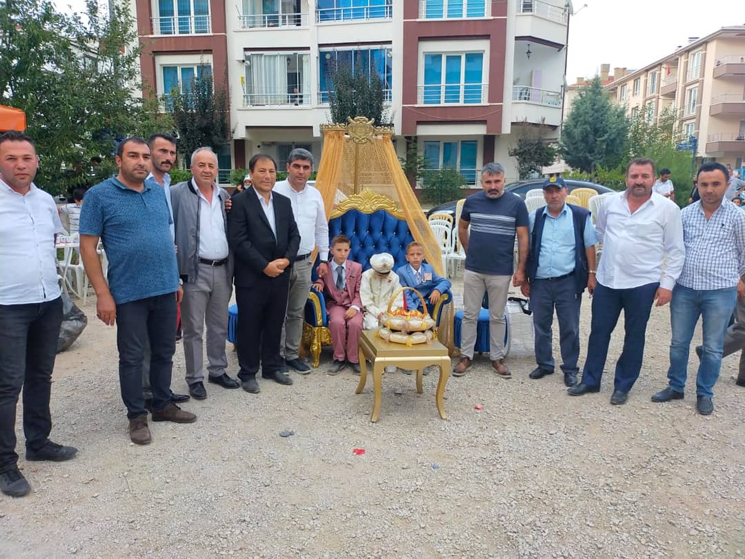 Genel Başkan Yardımcımız Üzeyir YİĞİT,
EGO 4.Bölge Baştemsilcimiz Abdullah BAĞ ile birlikte üyemiz Sinan ŞEN'in Oğulları Berat, Oğulcan ve Muharrem ŞEN' in sünnet düğününe katıldı.

#BizBüyükBirAileyiz
#MustafaToruntay
#Öztasimais
#Öztaşımaişsendikası