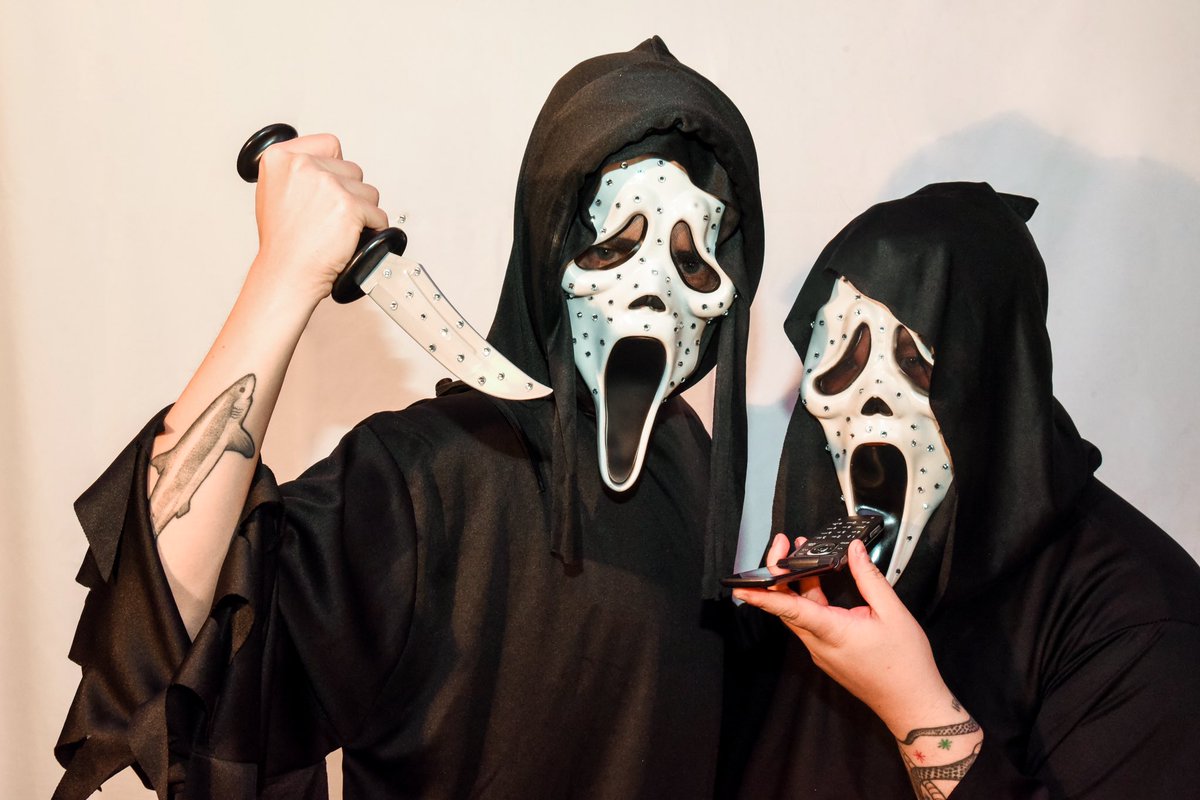 missmaliceSnP's tweet photo. In honor of Scream returning to theaters for its 25th anniversary this October!!!! 📸: @ajjordanphoto https://t.co/WU524PmjQf