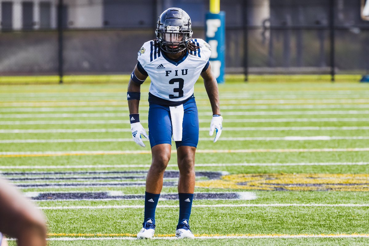 FIUFootball's tweet photo. ⚠️ Work Zone ⚠️

#PawsUp 🐾 | #PantherPride https://t.co/7sR8sJXzNU