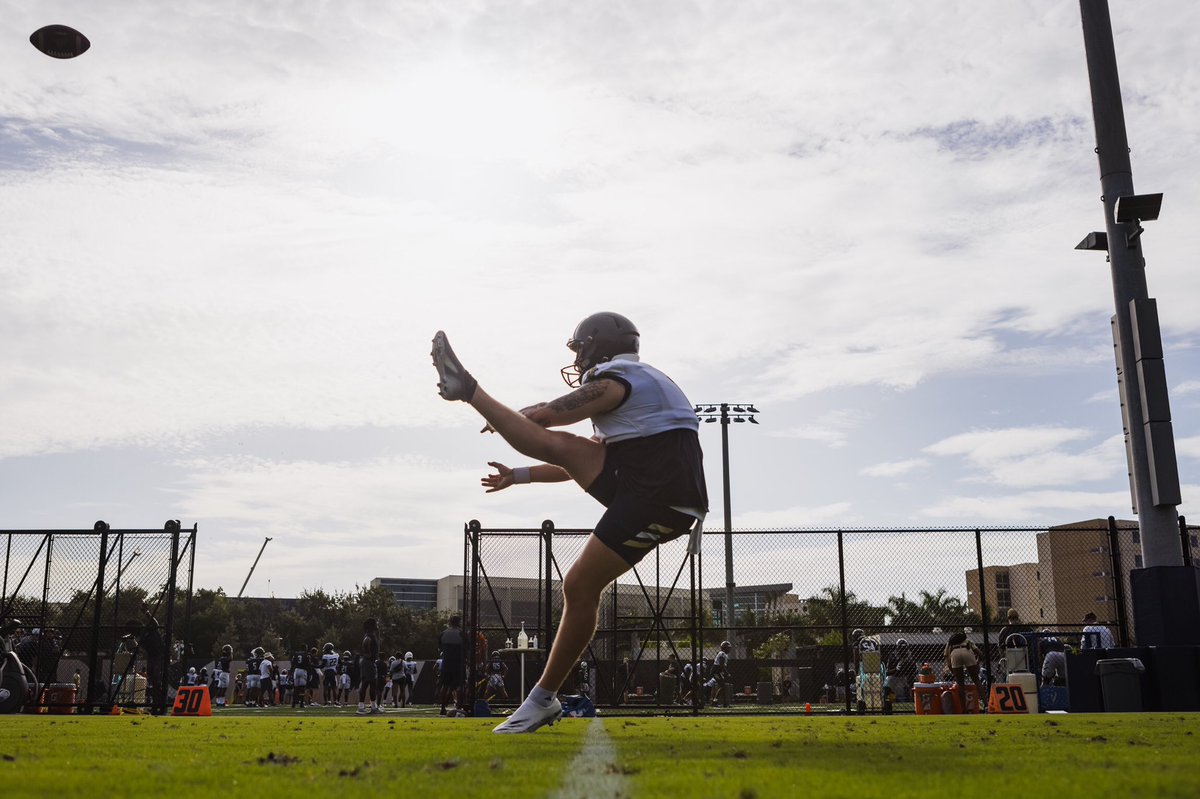FIUFootball's tweet photo. ⚠️ Work Zone ⚠️

#PawsUp 🐾 | #PantherPride https://t.co/7sR8sJXzNU