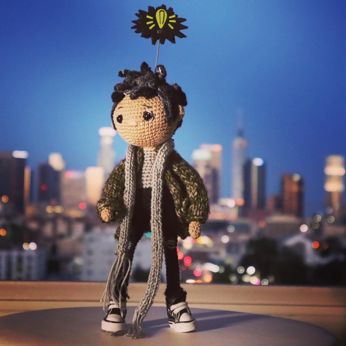 IvanMenaTinoco's tweet photo. Mi primer muñeco personalizado (me ha clavado hasta el pelo)! My first own action figure (even the hair style :-) !!! Gracias a la pedazo de artista @monequitalinda From #galicia to LA. #amigurimi #ganchillo #hechoamano #artesania #handcraft https://t.co/NRacoH8VDI