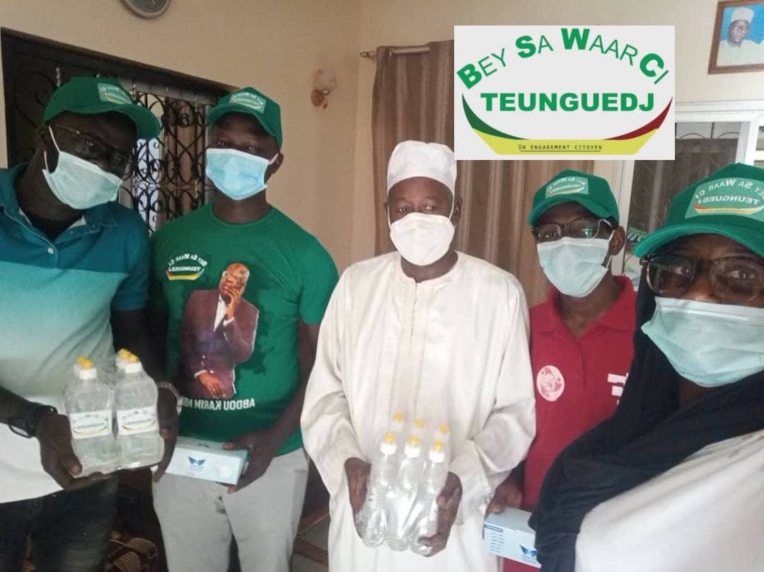 BeyWaar's tweet photo. Dans le cadre de son programme de SENSIBILISATION CONTRE la  Covid19  , les jeunes du mouvement Beysawaar ci Teunguedj du Président Abdou Karim Mbengue procèdent ce week-end à la distribution de gels et masques dans les mosquées.
Ensemble luttons contre la Covid 19. 
#beysawar https://t.co/Nw9NcuFhro