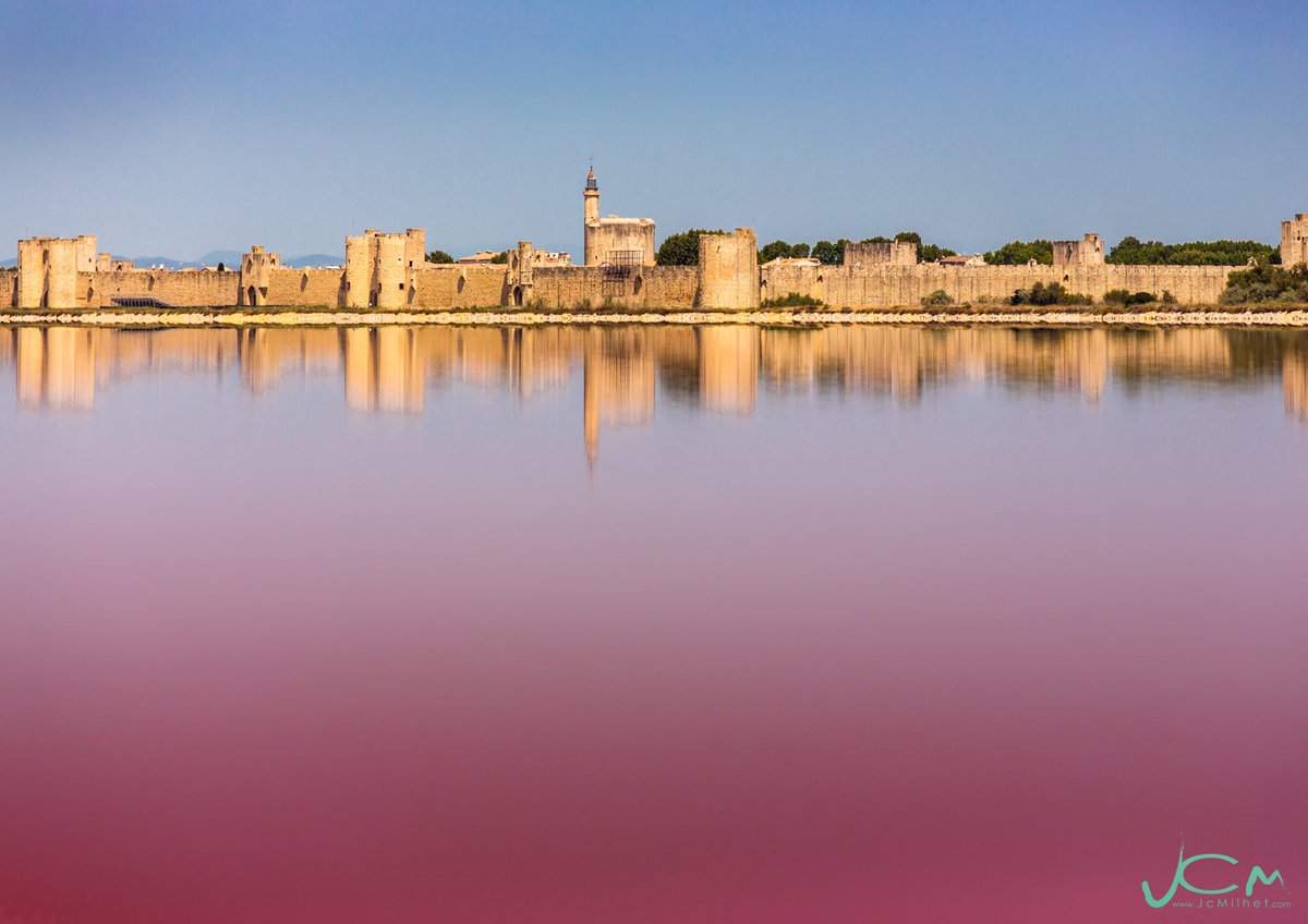 JcMilhet's tweet photo. Photo du dimanche.

#AiguesMortes et ses fortifications depuis les Salins du Midi.

#CamargueGardoise #Citadelle #LaBaleine
📸 JcMilhet / #HansLucas pour #PyrénéesMagazine https://t.co/1hRYaIE54P