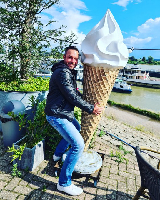 Wer einmal leckt der wei&szlig; wie es schmeckt😉🤪.  #iceicebaby #edvonschleck #soschmecktdersommer #softeis<a href="/tag/iceicebaby"class="tags">#iceicebaby</a><a href="/tag/soschmecktdersommer"class="tags"><span>#soschmecktdersommer</span></a><a href="/tag/edvonschleck"class="tags"><span>#edvonschleck</span></a><a href="/tag/softeis"class="tags"><span>#softeis</span></a><a href="/tag/eisdiele"class="tags"><span>#eisdiele</span></a>