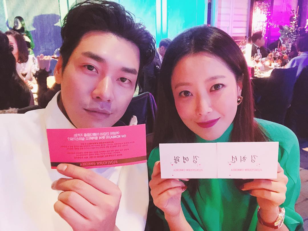 88sofiya88's tweet photo. Araların da 10 yaş olduğuna kim inanır?
Dizinin sonuncu bölümüne vardım bile çok duygusalım 🥺 ve az önce spoil yedim evet beklenen olaydı ama yine bir ümit demiştim 🤧
#RoomNo9 #KimHeeSun #KimYoungKwang #김희선
#김영광 #RoomNine https://t.co/gMjMGSyRhW