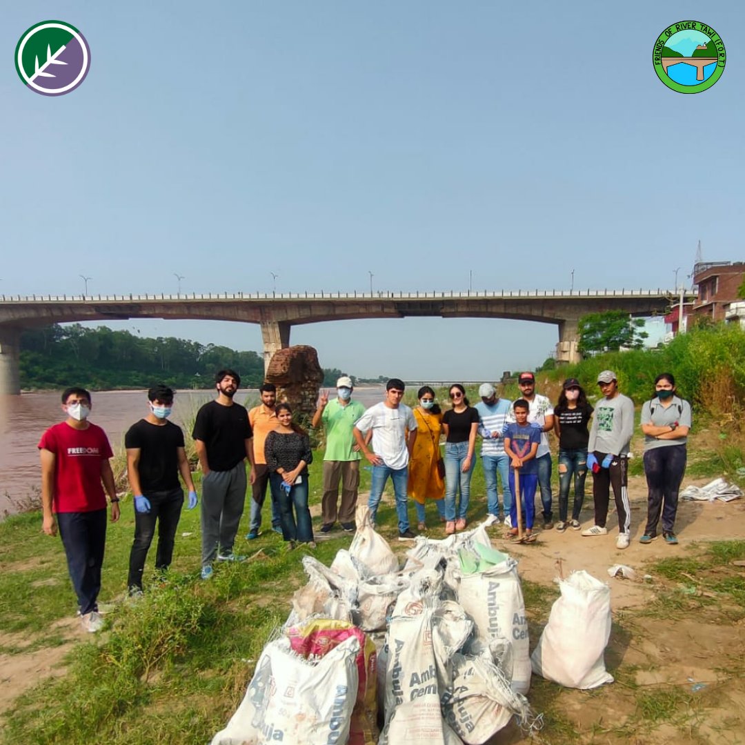 ClimateFrontJMU's tweet photo. The second cleanup drive under NIRMAL KRANTI has been successfully conducted and many new volunteers joined the drive. 
.
.
.
#ClimateFrontJammu #NoWasteAugust #NirmalKranti #SaveTawi #Friendsofrivertawi https://t.co/QVCXM1zwDu