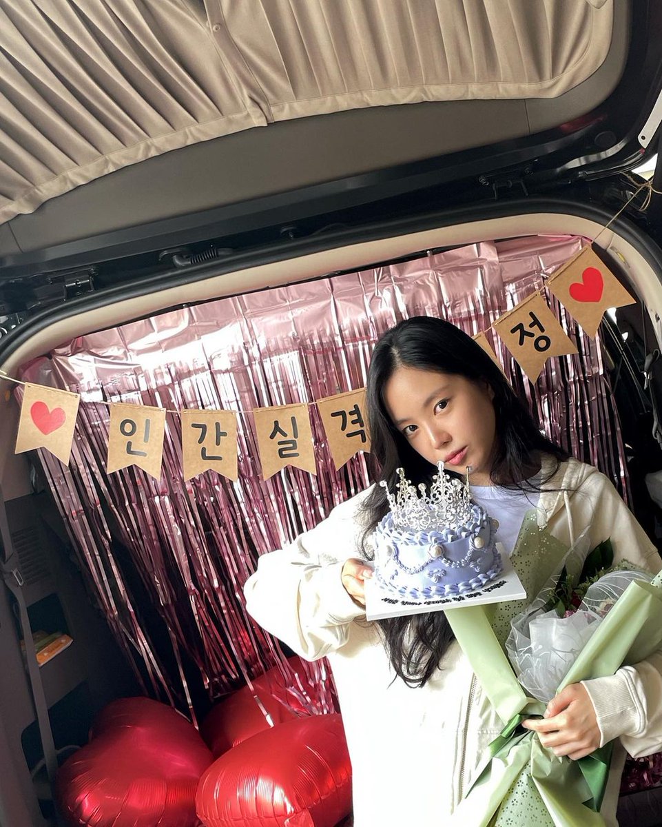 claireeeuna's tweet photo. Thank you to our team who worked hard for 7 months💜
Human disqualification. Goodbye Minjeong.

[Naeun Instagram Updated 📸] 
https://t.co/Etu6d1U9Fh

#Naeun #Apink https://t.co/U2A9Exz9Lv