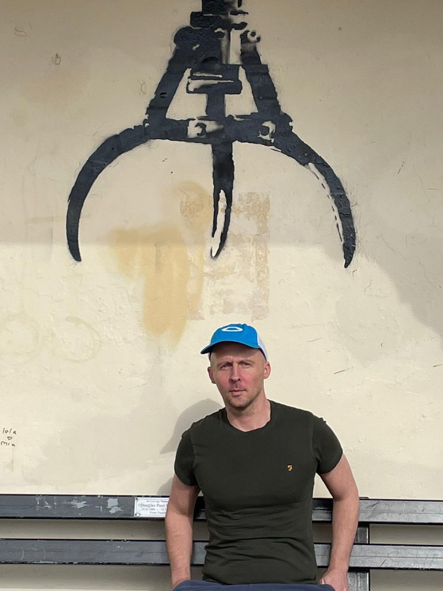 Walsallads's tweet photo. #banksy #grabber #grabagay https://t.co/21BO5HISiZ