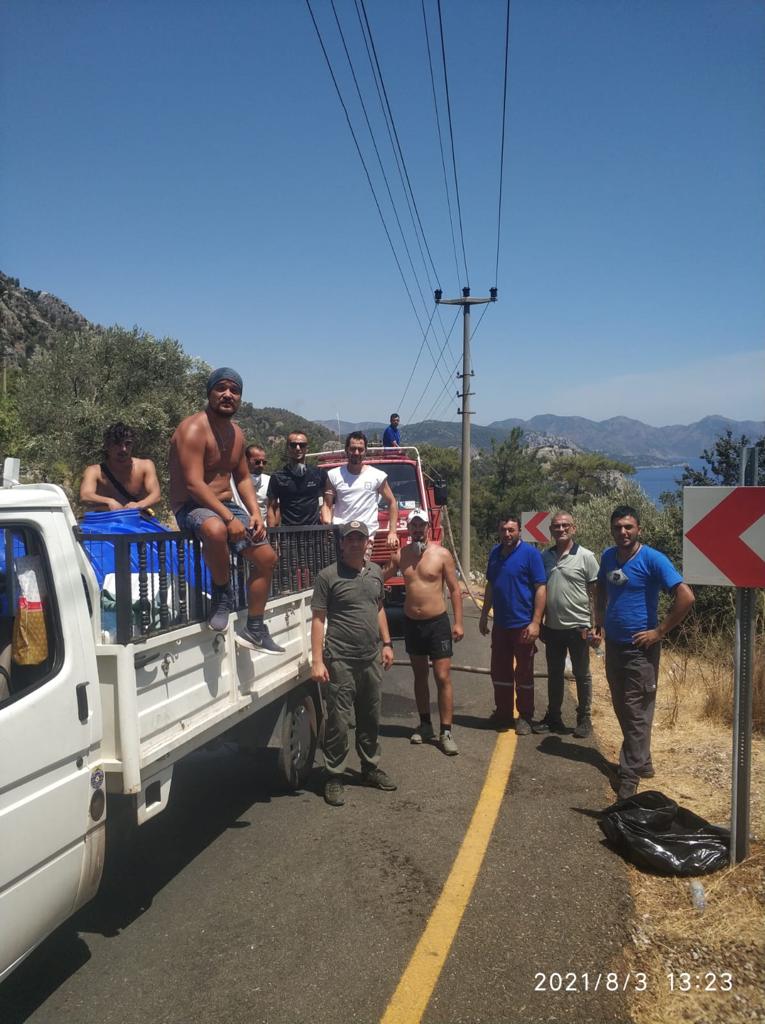 marmarisbeltr's tweet photo. Isparta Bölge itfaiyesi Burdur/Ağlasun/Tefenni ekibinden Serkan, yangında alevlere karşı birlikre savaştıkları zabıtamıza bu fotoğrafı gönderip, bizi de paylaşır mısınız diye sormuş.
#Marmaris için mücadele eden herkesin fotoğrafını paylaşmaktan onur duyarız.
İyi ki varsınız. 🙏 https://t.co/Y2UQspt7gN