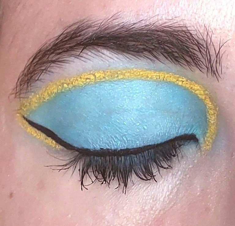Diana_Diix's tweet photo. Maquillaje gráfico en tonos veraniegos ☀️🌺🌊 #maquillajegrafico #tonosveraniegos #makeupathome #makeupsummer #makeuprevolution #wearelove #essence #electricvibes #w7 #weleda #technic https://t.co/5P1ku8AyMs