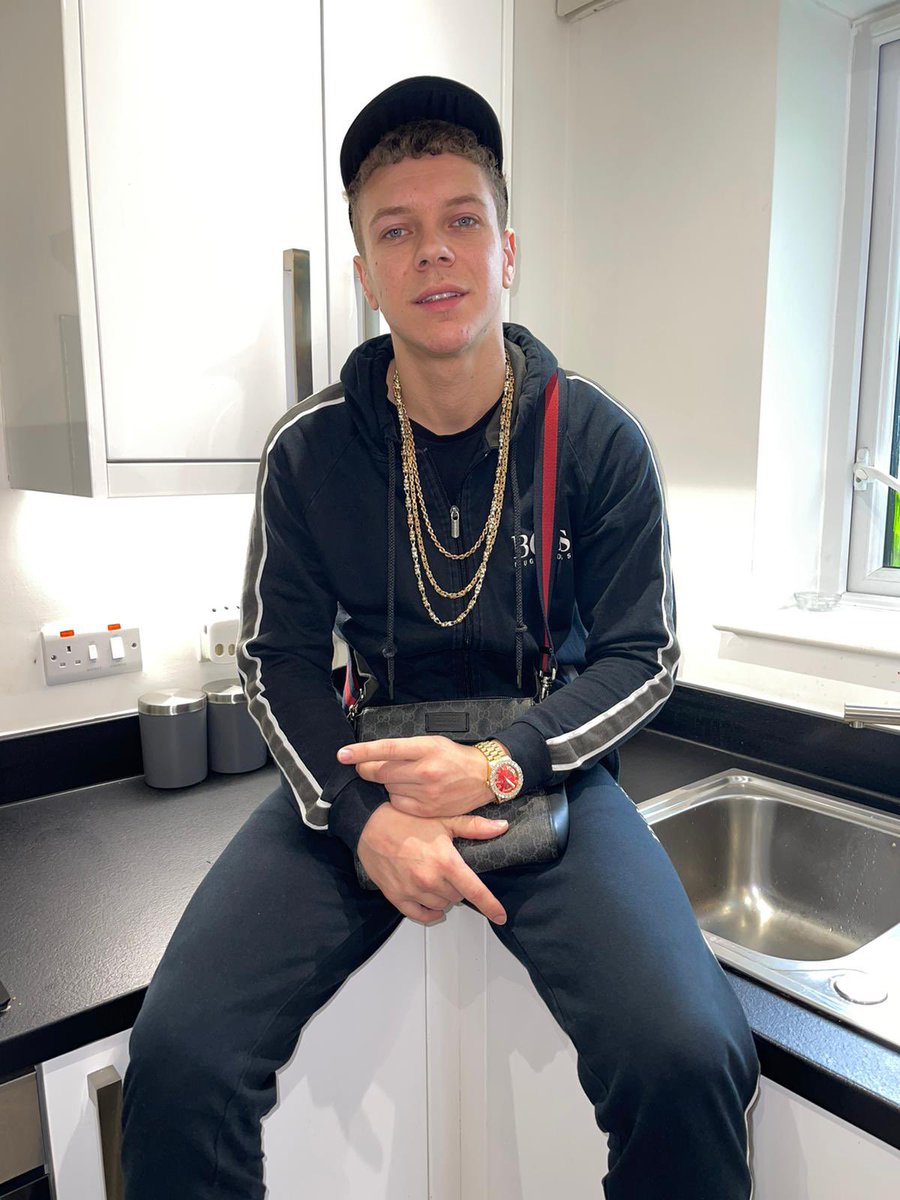 HOMAGE is out NOW😈I appreciate everyone who came through to make this video happen &amp; everyone involved in the tune and I appreciate everyone who listens to my music supporting me we’ve done a madness together it’s only right we keep it going 🚀 love my people 🤞🏼