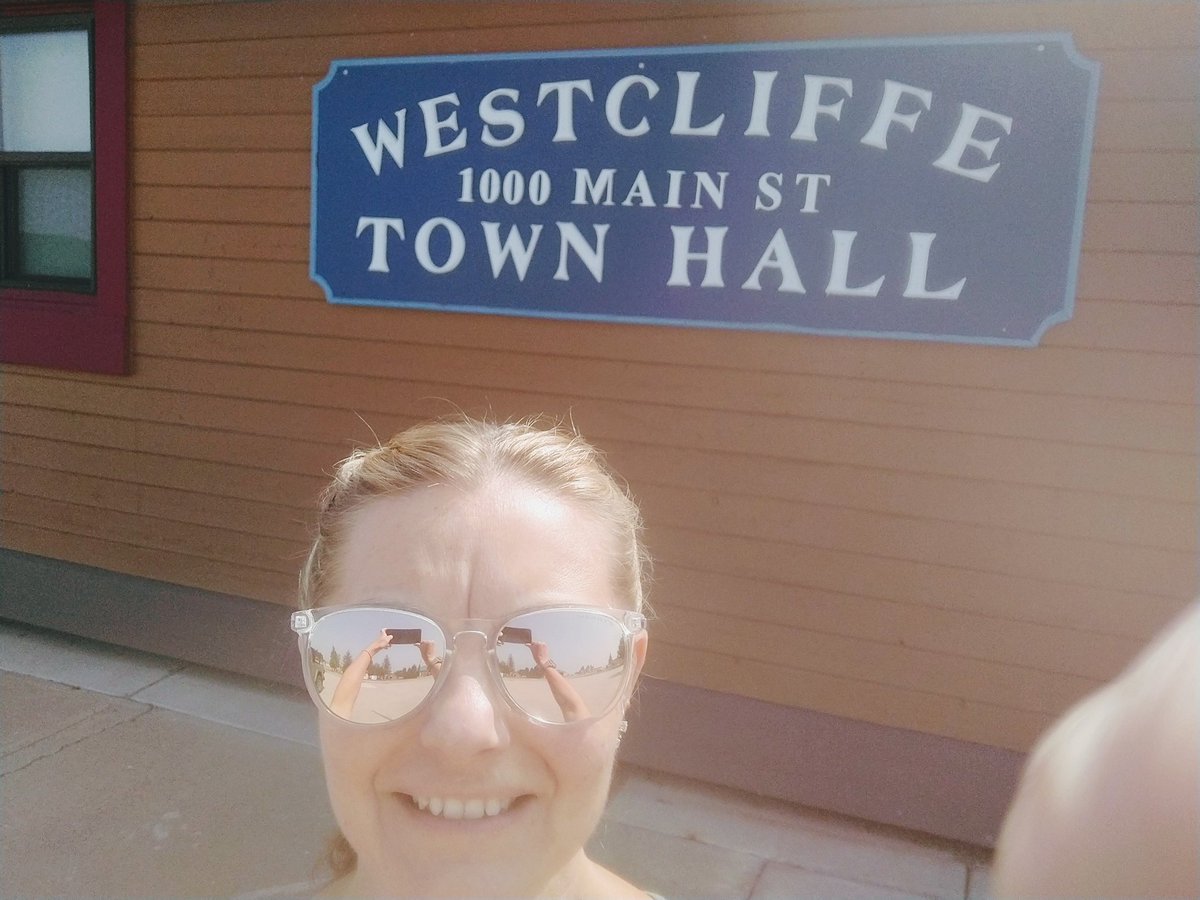 MadelineVDH's tweet photo. Kicking off #CityHallSelfie week from Silver Cliff &amp; @WestcliffeCoUSA https://t.co/i0lnZUTFhN