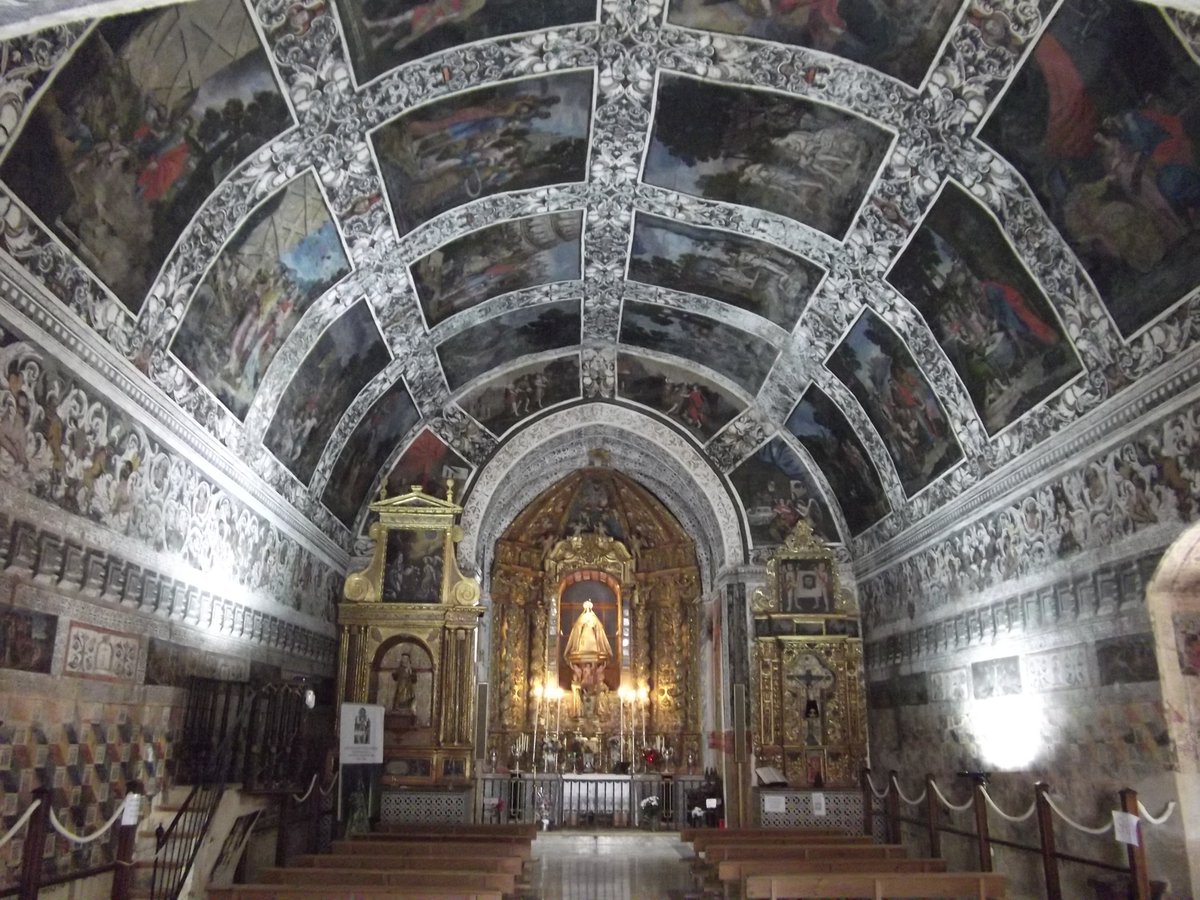 ElForense6's tweet photo. Hoy aprovechando para desconectar de mi mundo, me he tomado la libertad de ir hasta la Ermita de la Virgen del Ara, que se ubica en Minas de la Jayona, Badajoz.
Sin duda, toda una Capilla Sixtina en pequeñito 😍
Además con una visita guiada en la que te explican todo al detalle. https://t.co/m2mKmz9KAG