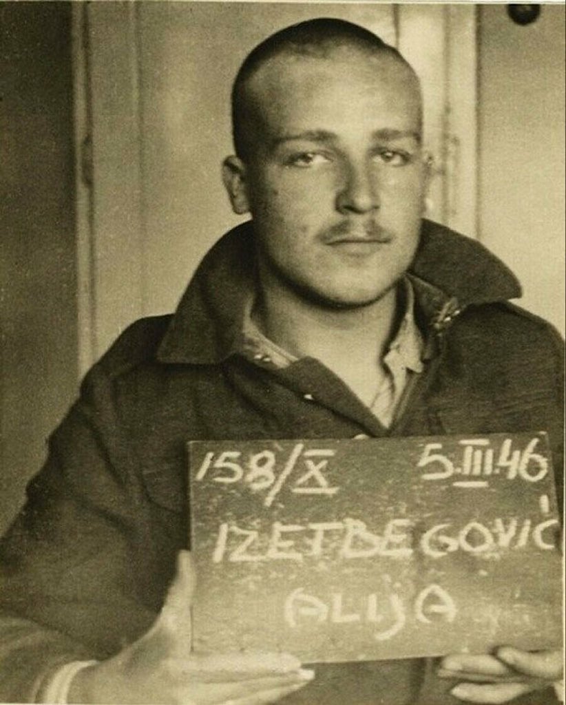 “Putları reddet, idealleri koru!”

Tıpkı söylediği sözü gibi hayatı boyunca putları reddedip idealleri uğruna mücadele veren Bosna’nın Bilge Kral’ı Alija İzetbegoviç’in bugün 96. doğum yıldönümü. İyi ki doğdun, iyi ki vardın Alija…