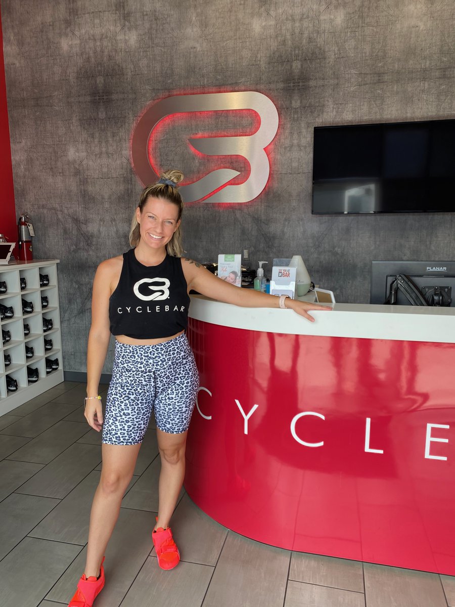 CyclebarPV's tweet photo. Happy Sunday Paradise!🌴

Have you reserved your classes for the week?

Book your classes today &amp; hold yourself accountable AND save your favorite bike before someone else takes it!🤪

#cyclebar #cyclebarfamily #indoorcyclinginstructor #phoenixarizona #paradisevalleyarizona... https://t.co/hVQxRGIF18