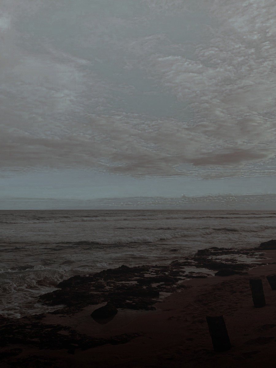 ㅤ       
ㅤ        ㅤ
ㅤ    Nubes y nubes flotan dormidas, 
ㅤ    algas del aire; todo el espacio 
ㅤ    gira con ellas, fuerza de nadie. 

ㅤ   ㅤ         ㅤ          Nada soy yo, 
ㅤ  ㅤ         ㅤ           cuerpo volátil,
ㅤ ㅤ         ㅤ            luz, y oleaje.
ㅤ