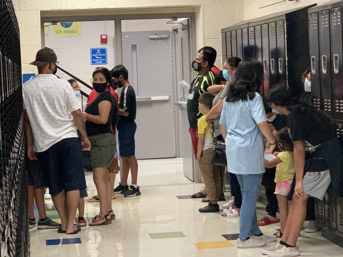 squad6_amp's tweet photo. Thank you parents and students for coming out to meet your new 6th Grade teachers at our Orientation last week. We look forward to having you walking our halls this year. @blseay @MetroSchools @AntiochMSBears @squad6_amp https://t.co/G0wpAwrytP