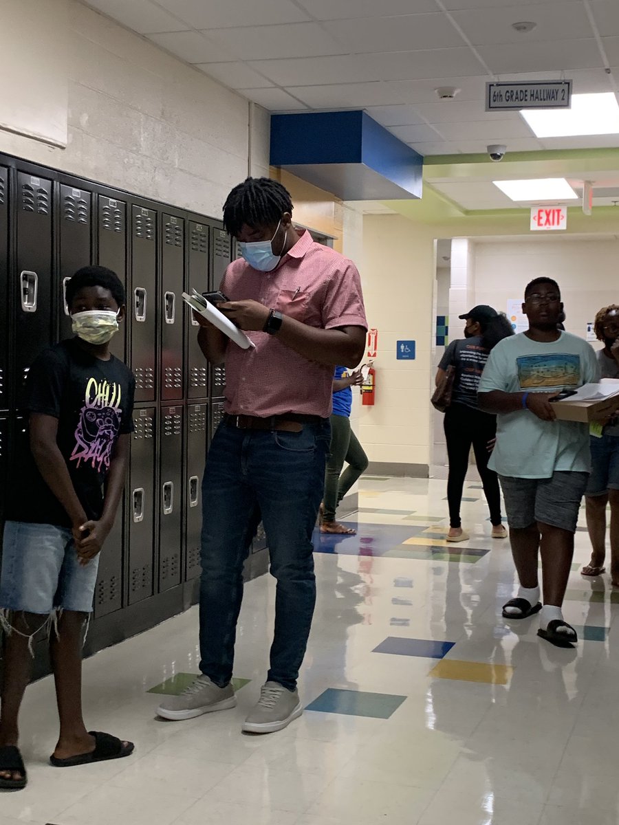 squad6_amp's tweet photo. Thank you parents and students for coming out to meet your new 6th Grade teachers at our Orientation last week. We look forward to having you walking our halls this year. @blseay @MetroSchools @AntiochMSBears @squad6_amp https://t.co/G0wpAwrytP