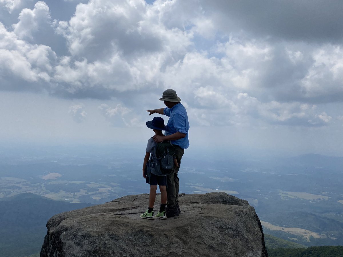 stevenlin83's tweet photo. Found the top of #SharpTop Mountain near Peaks of Otter. #BlueRidge #Virginia #Mountains https://t.co/DsMXh5JJio