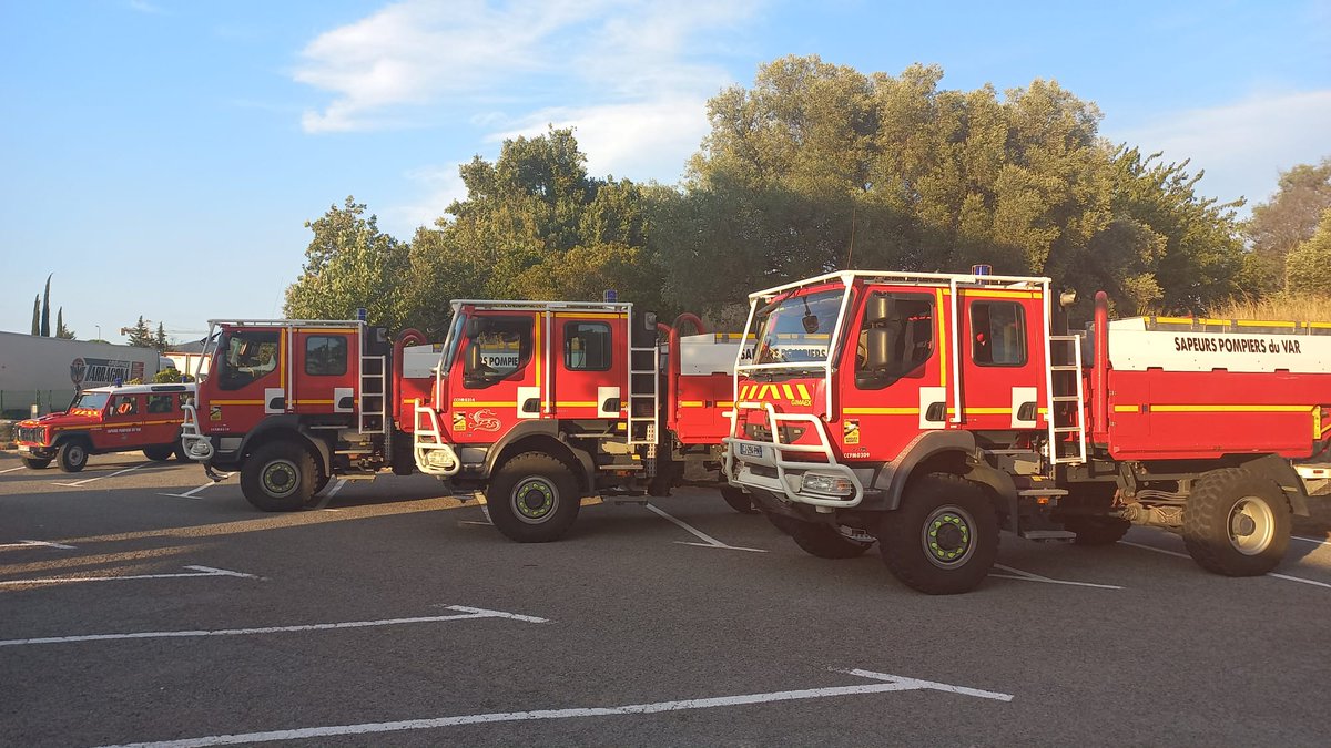 250 membres de la Sécurité civile sont engagés pour lutter contre les #FeuxDeForêt en #Grèce. 60 sapeurs-sauveteurs, 101 sapeurs-pompiers et plus de 50 véhicules sont envoyés en renfort des 80 personnels 🇫🇷 ainsi que des trois #Canadair déjà présents sur place.
