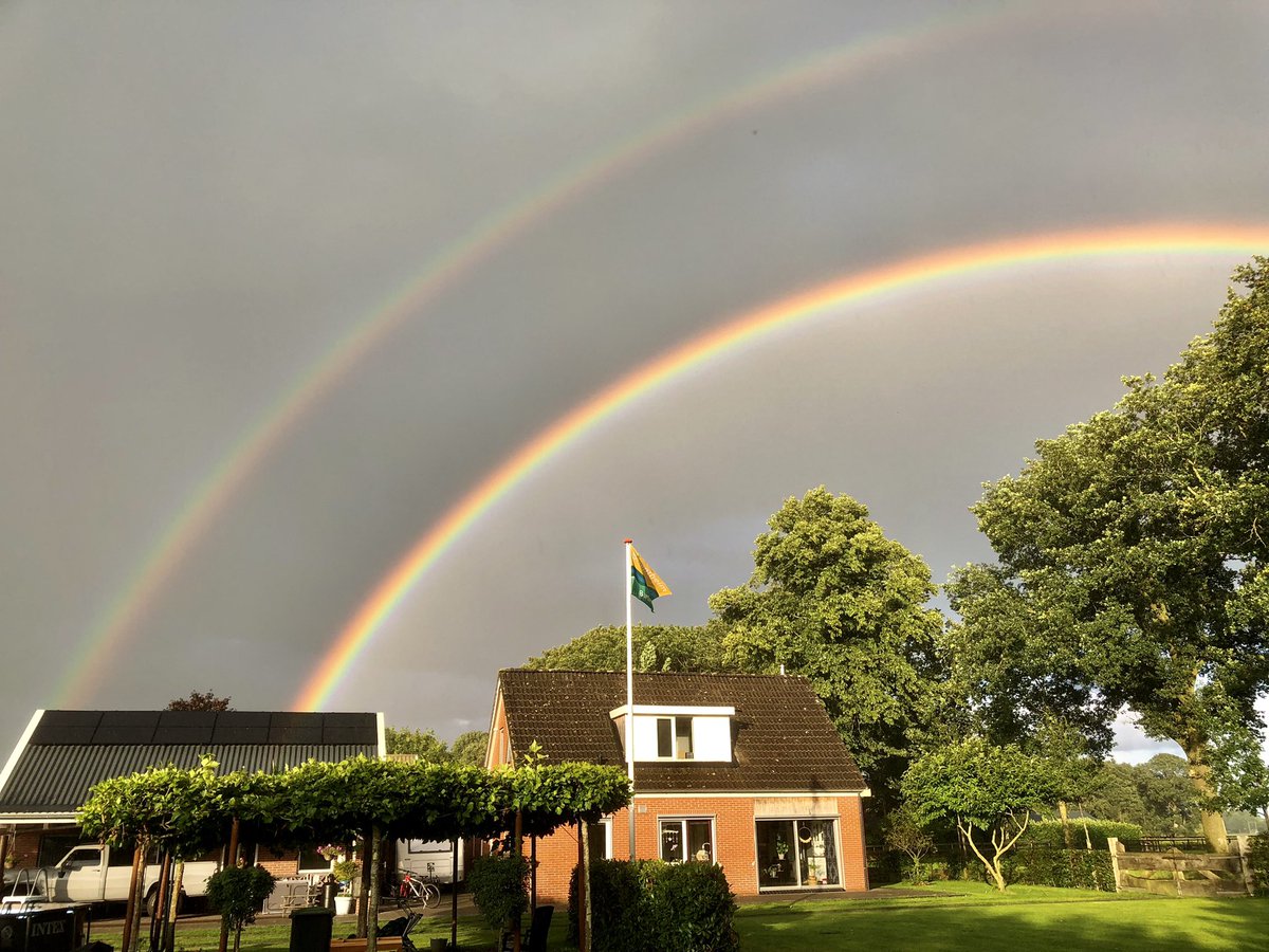 geraldotabe's tweet photo. Tijdens het spel #kubb deze dubbele #regenboog #Banthum https://t.co/vqR8nBAhM9