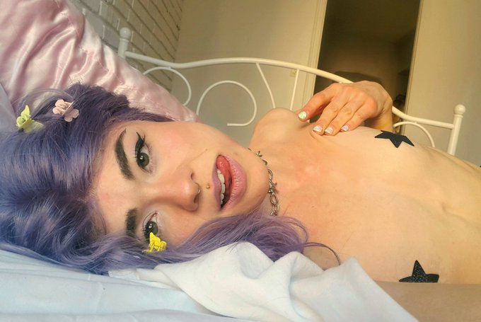 my plz plz forgive the late response face😅 getting to my dms today &amp; tomorrow - ily for your patience