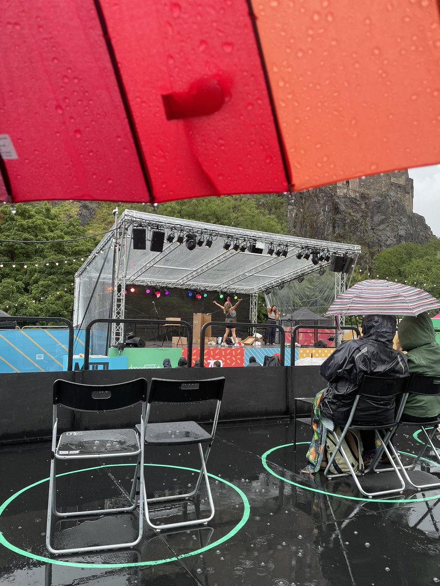 catnuala's tweet photo. Of course I bumped in to my sister @BethanSheridan as we both unknowingly booked to see @DirtyProtest #DownDrop @edfringe today! Incredible show, brilliant talent and topped off with a little Welsh weather ✨🙌 Theatr Gymraeg ar ei gorau #FeltLikeHome #CyrmuAmByth 🏴 https://t.co/nOWzzmhhLl