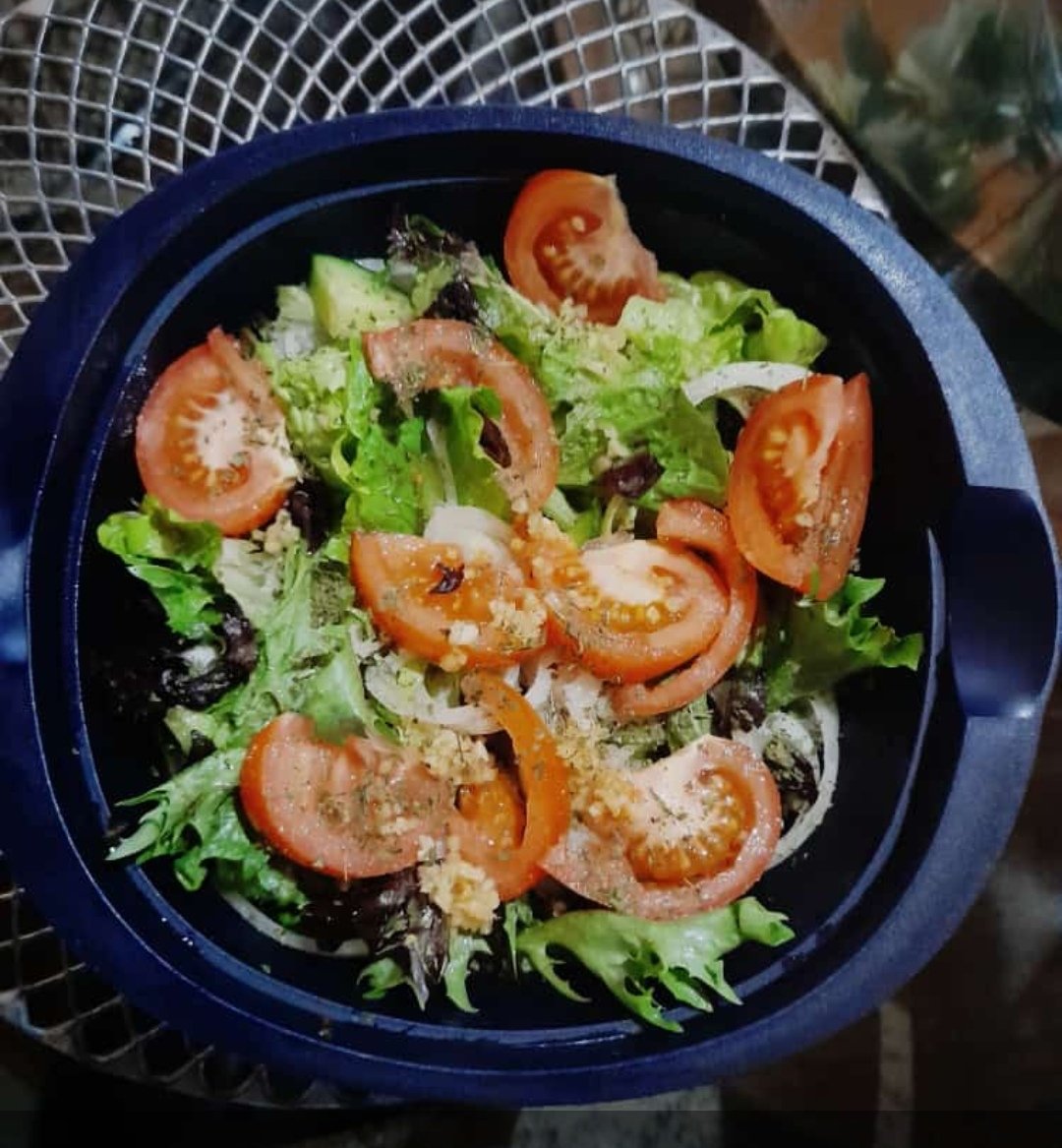 Rocket, Cucumber, Tomato, Crushed Garlic, Onion, Salt & Parsley #VeryHealthy