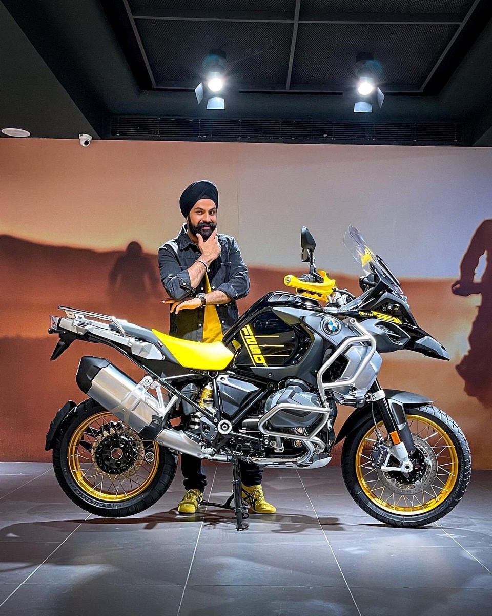 parakh_7's tweet photo. congratulations my idol,inspiration @jsfilmsindia for another beautiful machine ππππβοΈβοΈβοΈβοΈ @BMWMotorrad_IN #jskigs #jsfilms #bmw #gs1250 - shri shri busa nandji maharaj π https://t.co/Y1dmAUVbWf