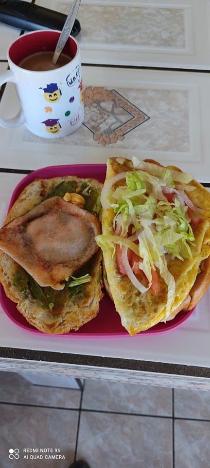 EL3CTRO_CAT's tweet photo. Buenas buenas, presumiendo mi tortugod de webito, guacamole, salsa, jamón, lechuga, tomate, cebolla y el panecito bien tostadito con mantequilla 🥴👌 

Torta rica como el dueño 🥵 https://t.co/MtmJAgwN4U