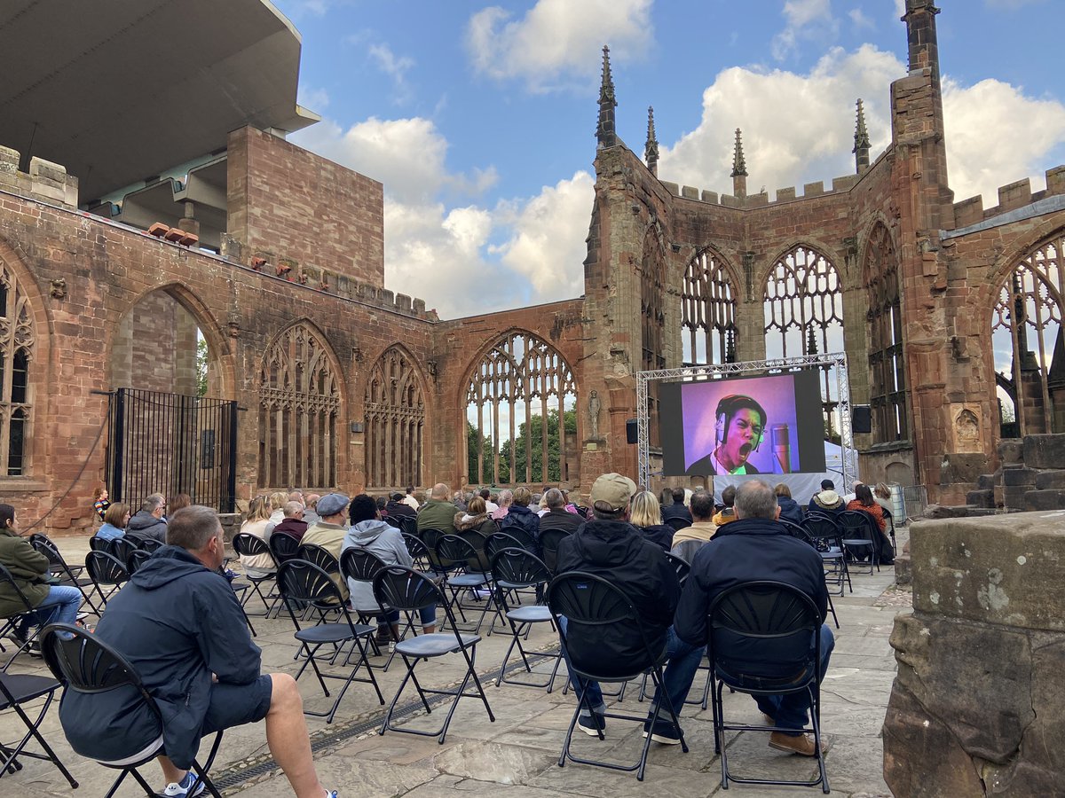 Not a bad way to be spending a Sunday evening. Great surroundings, nice turnout, (fingers crossed) lovely weather and some fab music telly #resonatefestival @CovCathedral @The_Herbert @WarwickFilmTV @TeleHistories @warwickengages