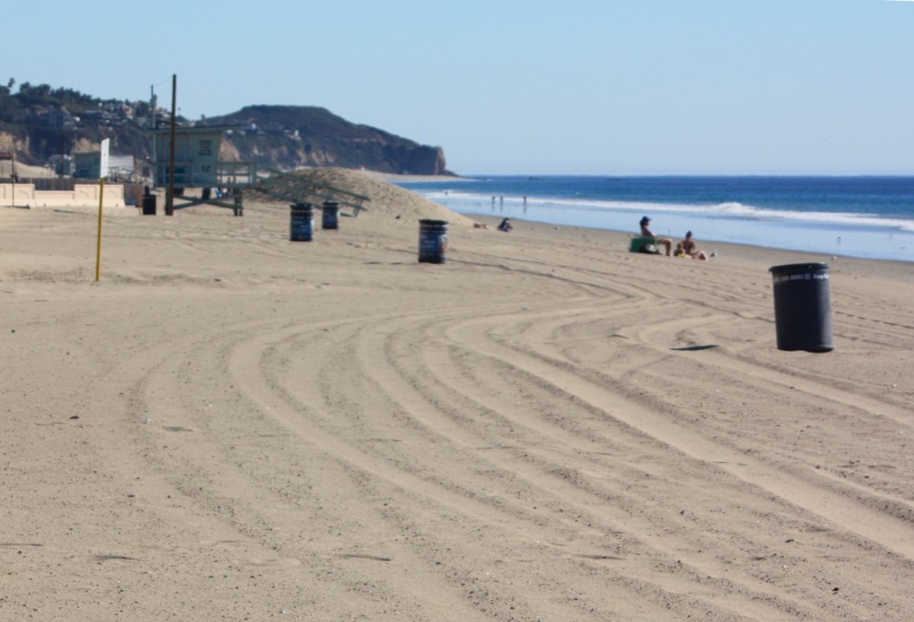 ADA_Commu's tweet photo. #ADA_Traveltrip

[13.00 - Zuma Beach]

ตอนนี้ได้ถึงสถานีรถไฟ ของ Malibu กันแล้วล่ะทุกคน ซึ่งระหว่างทาง นักเรียนทุกคนคงได้เห็นวิวทิวทัศน์ระหว่างกันแล้ว ยังไงก็อย่าเพิ่งตื่นเต้นกันไป เดี๋ยวทางสถาบัน จะอนุญาตให้เล่นน้ำทะเลทีหลังนะ 

"เราจะไปกันที่รีสอร์ทกันก่อนนะครับ นักเรียน" https://t.co/utRelLjOT9
