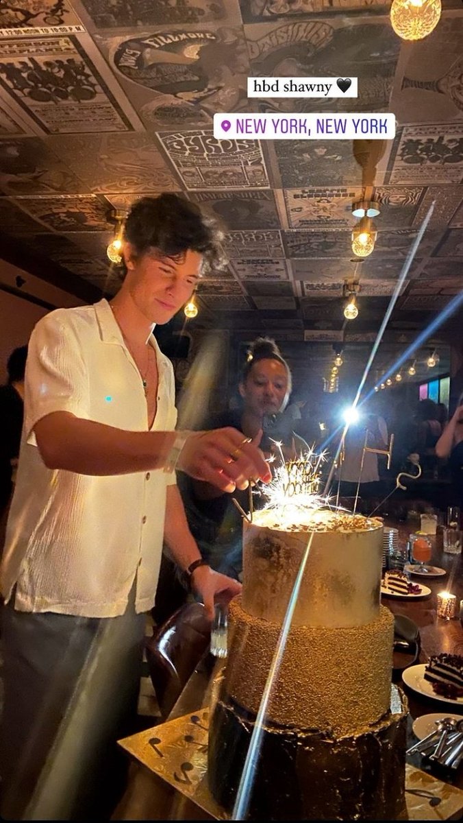 messyshwn's tweet photo. hbd to my yellow person <3 @ShawnMendes ily even more with every heartbeat, u own every piece of my heart, i love u more than anyone else in this world. since always and forever 💐 

#HappyBirthdayShawn https://t.co/S7NVqmJRUH
