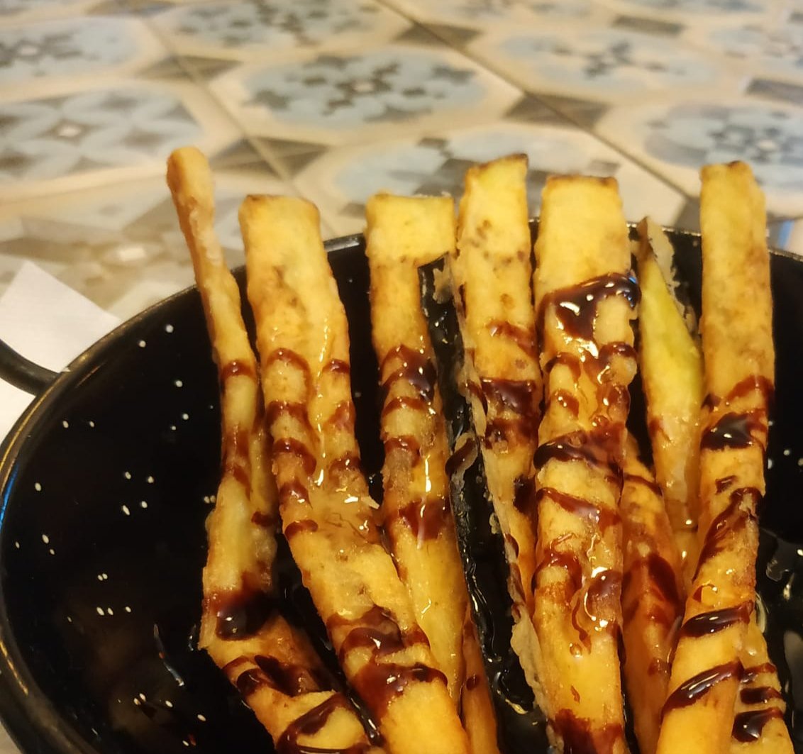 Carinyets de #Sants avui per cada birra us posarem un platet d'aquesta meravella d'albergínia i mel <a href="/DO_sants/">D.O. Sants</a>