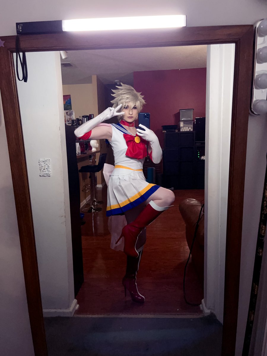 In the name of the moon, I’LL CRUSH YOU, YOU DAMN NERD 💥 

Had a lot of fun in this look lmfao this has been a cosplan for about a year now.

#bakugou #sailorbakugou #sailordynamite #bakugoukatsuki