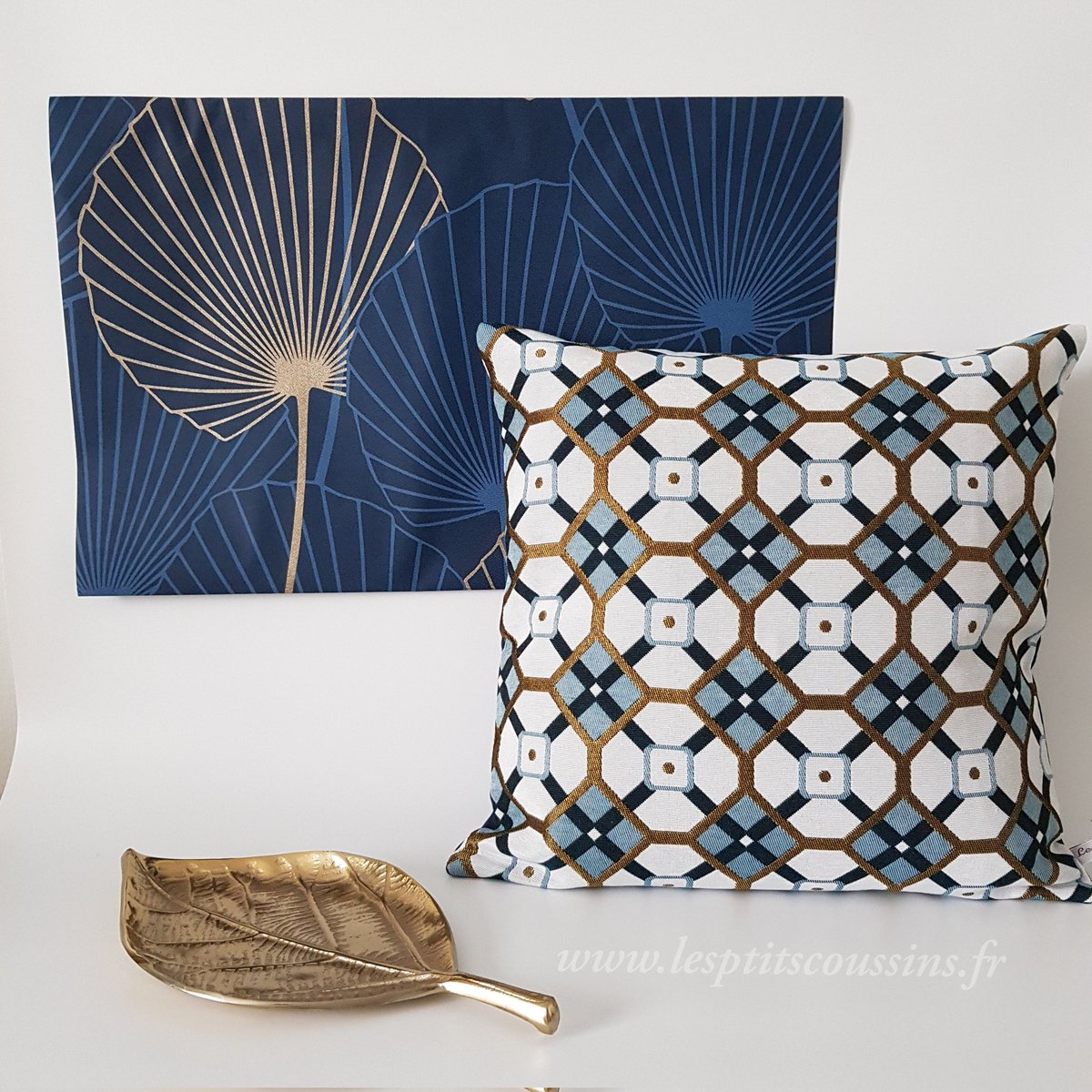 Bleu marine avec une touche dorée... so chic ! #madeinFrance #decoration #artisanat #bleu #lesptitscoussins lesptitscoussins.fr/la-boutique/co…