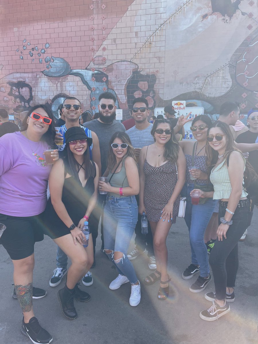 jedimasterrrr's tweet photo. I love my friends.❤️🔥 #LaLaLand #F93 #desmadre https://t.co/gl67JlSkwU