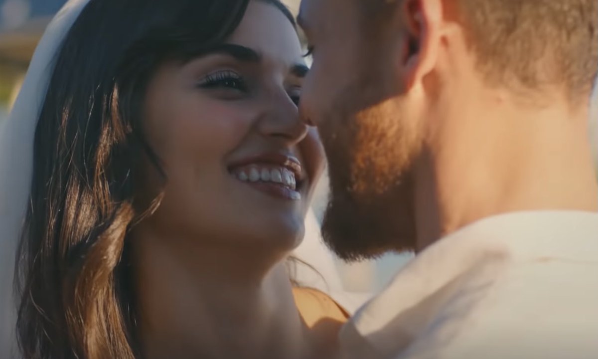 mfyapiimtv's tweet photo. Siz Eda Yıldız, Serkan Bolat’ı eşimiz olarak kabul ediyor musunuz?💍 #SenÇalKapımı her Çarşamba 20.00'de Fox'ta!🎈 https://t.co/S0ryBF8GvJ