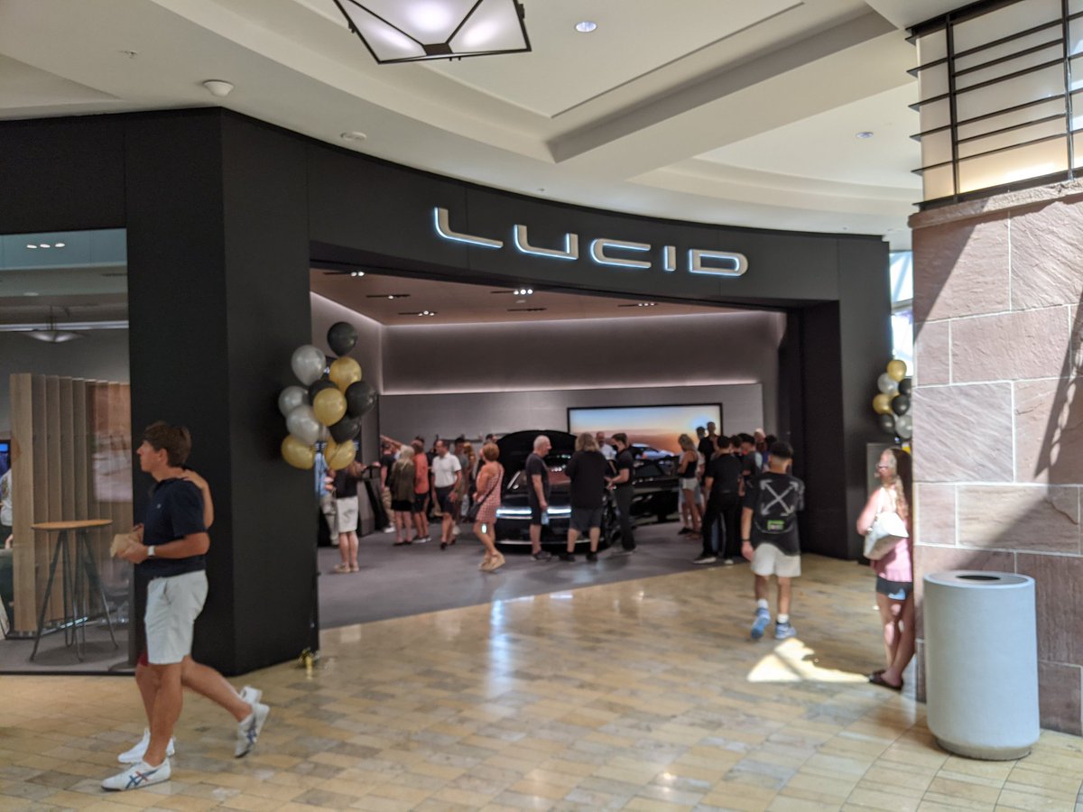 SPACmilf's tweet photo. The $LCID studio was packed. There was a large group of PROUD retail investors visiting their product. They had the room buzzing while they let everyone know why they believe $LCID will be a technology disruptor in 5 years. $LCID felt like more than a car https://t.co/Nrbf4dCUwZ