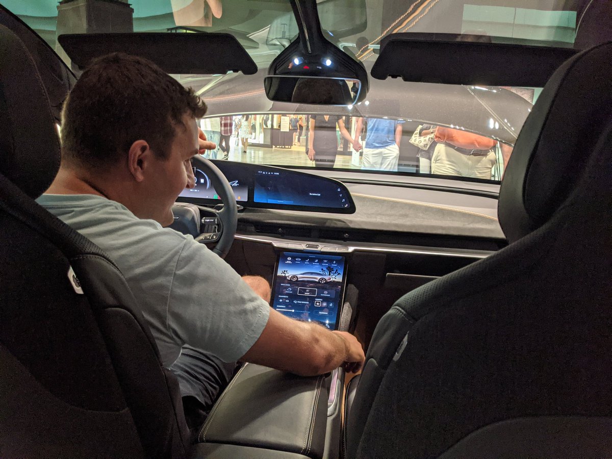 SPACmilf's tweet photo. The $LCID studio was packed. There was a large group of PROUD retail investors visiting their product. They had the room buzzing while they let everyone know why they believe $LCID will be a technology disruptor in 5 years. $LCID felt like more than a car https://t.co/Nrbf4dCUwZ
