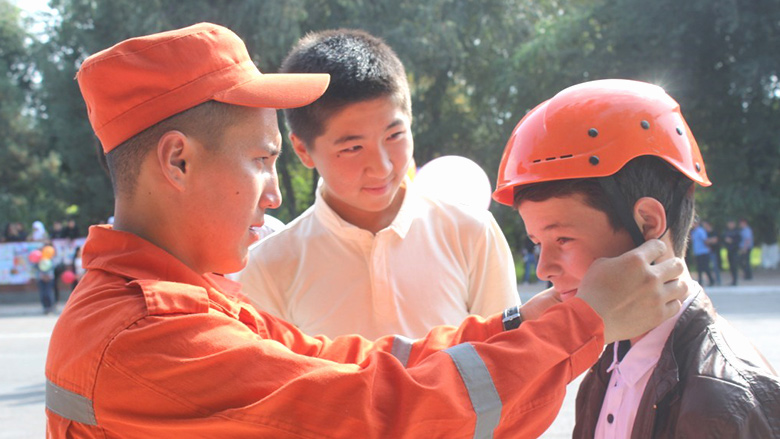 WorldBank's tweet image. ✔️Retrofit solutions for school buildings
✔️Seismic risk assessment
✔️A new tool for investment prioritization

Learn more about how @WBG_IDA has helped the #KyrgyzRepublic build safer schools: wrld.bg/BB1050FASGI #IDAWorks