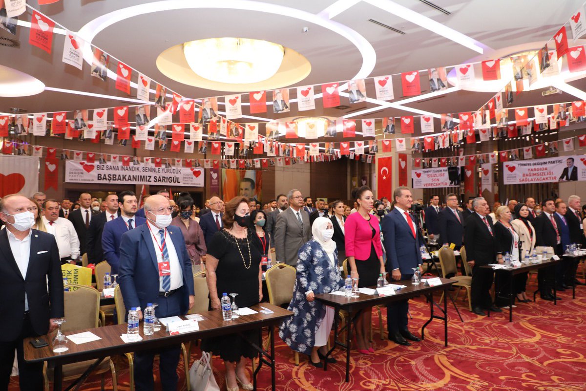 Ankara Kongremizde buluştuk, derdi tasayı konuştuk.

Çalışarak yol alacak, çareleri tek tek sunacağız. 

İktidar için hem hazır hem de istekliyiz. Çünkü biz, Türkiye Değişim Partisiyiz.

Sözümüzün eriyiz,
ATA’mızın izindeyiz…