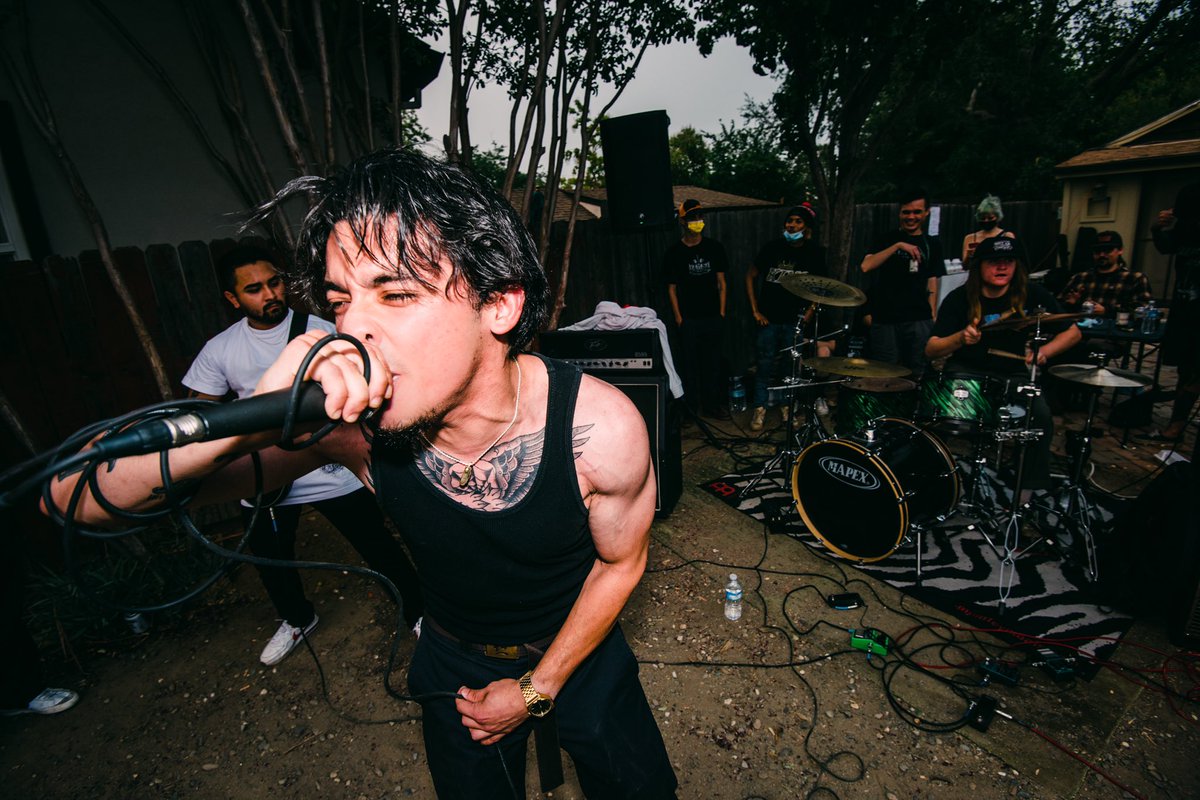 Last nights xHOUSESHOWx photos are up. 

gothboyclicks.pixieset.com/augustxhousesh…