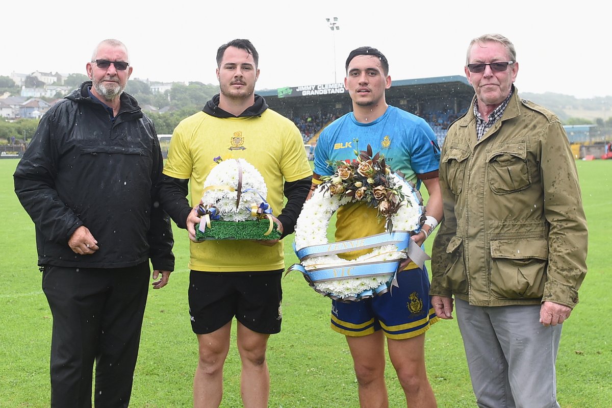 mikemckenzieis's tweet photo. Before @OfficialHavenRl game the club layed two wreaths for fan Lenny Canavan and Vic Semple from the club who have sadly died recently.
Ryan King is with Lenny Canavan's sons Lenny and Peter, Nikau Williams helped carry them to the centre of the pitch
RIP Lenny and Vic. #CBGF https://t.co/79MlFSPHQx