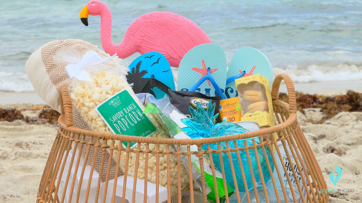 miamiproposal's tweet image. It's the official launch of our Proposal Picnic Basket 💍🍹
The basket includes EVERYTHING you need to pop the question to your sweetheart...even the popular MARRY ME marquee lights! 
#miamiproposal #proposalmiami  #proposalpicnicbasket #proposalpicnic